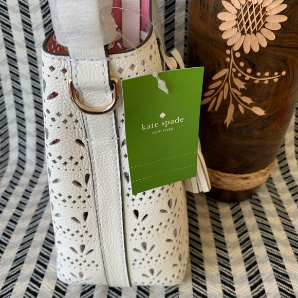 Kate spade small white drawstring bucket crossbody - Picture 4 of 8